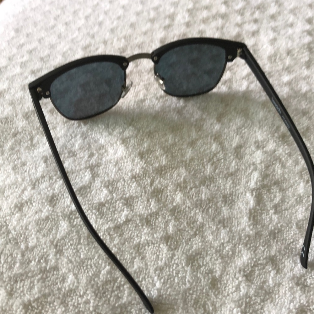 🏵2/$35🏵 Fashion Sunglasses - Picture 5 of 11